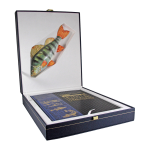 Подарочный набор "Окунёвый" с книгой "Большая книга русской рыбалки" и фигурки окуня
